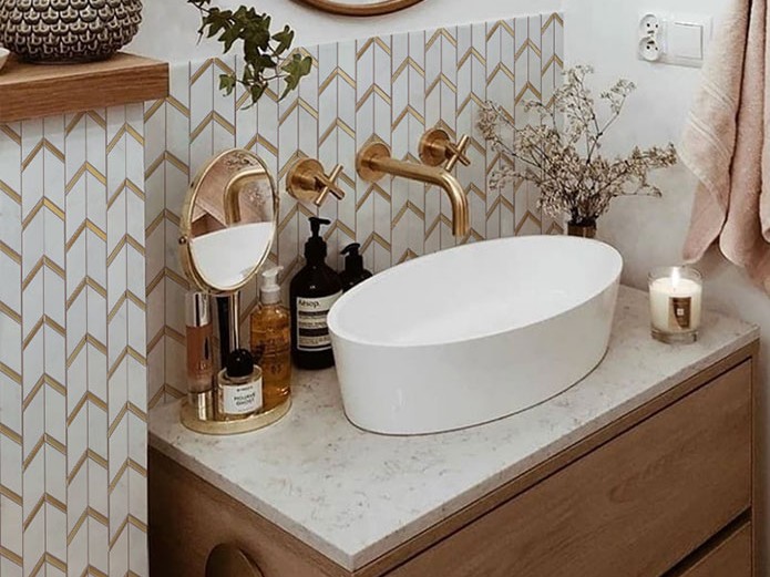 https://www.wanpomosaic.com/golden-arrow-marble-mosaic-tile-chevron-tile-pattern-backsplash-product/