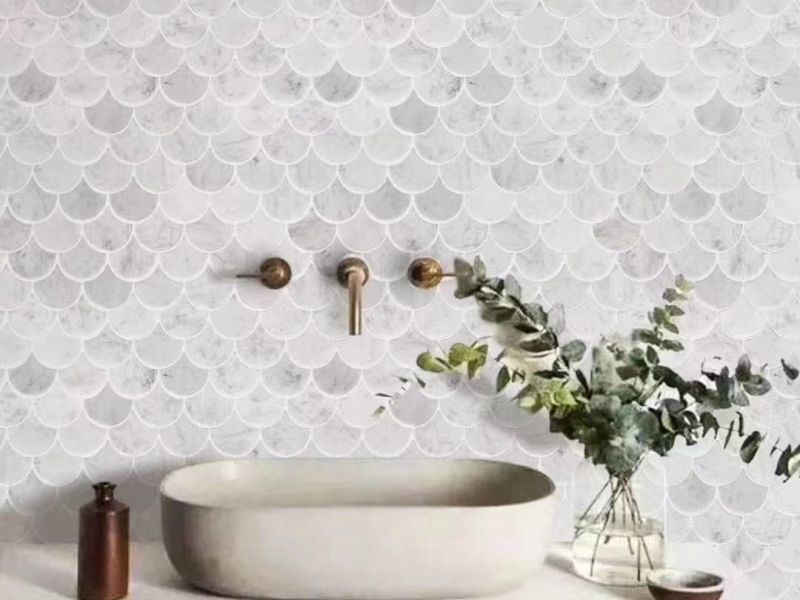 Backsplash de rajoles de marbre blanc de fusta amb disseny de diamants de marbre gris natural (2)