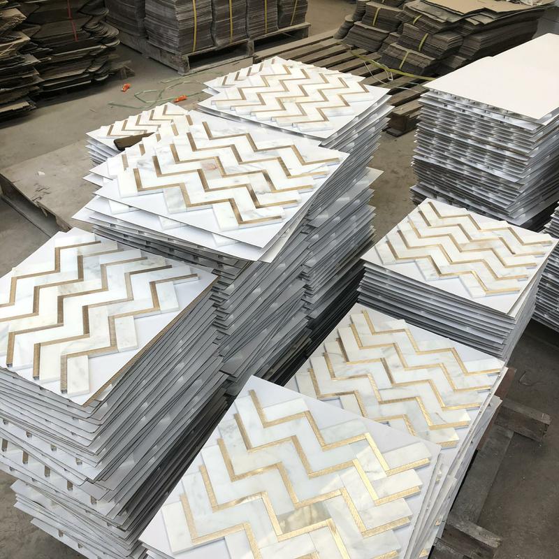 https://www.wanpomosaic.com/hot-sale-white-marble-with-brass-inlay-modern-herringbone-tile-product/