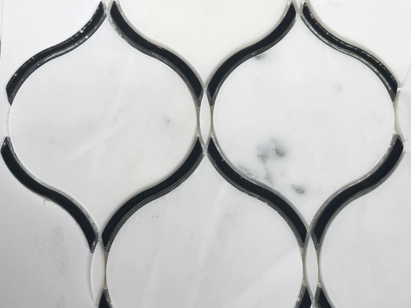 https://www.wanpomosaic.com/waterjet-stone-mosaic-white-marble-arabesque-tile-for-wall-decor-product/