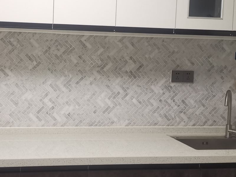 https://www.wanpomosaic.com/high-quality-natural-white-marble-herringbone-stone-mosaic-tile-product/