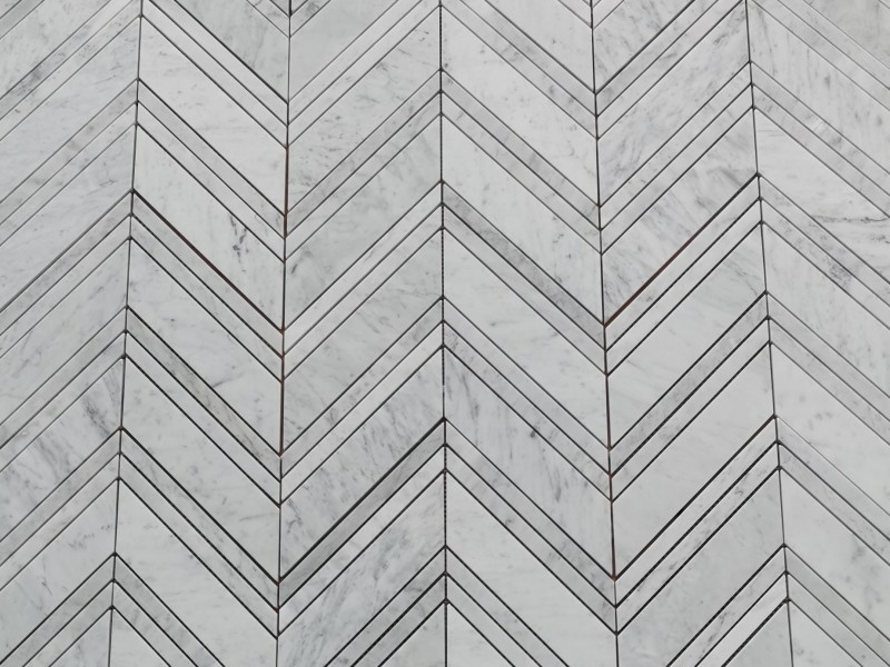 https://www.wanpomosaic.com/wholesale-white-carrara-big-chevron-marble-mosaic-tile-backsplash-product/