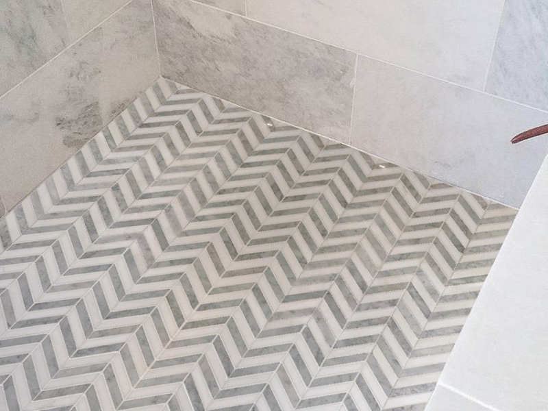 https://www.wanpomosaic.com/decorative-grey-white-carrara-marble-chevron-mosaic-tile-supplier-product/